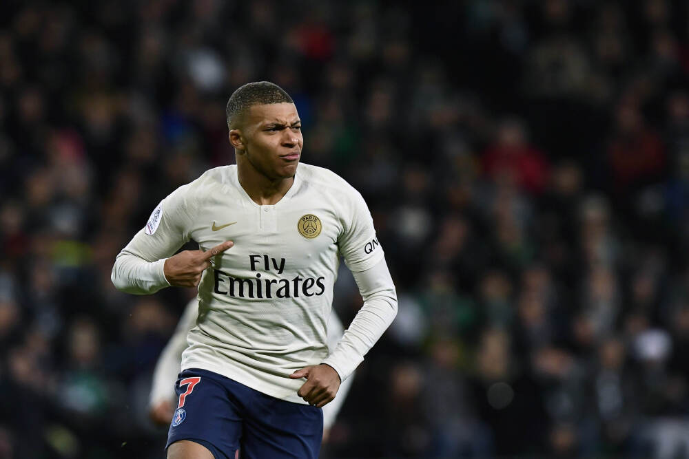 森林1-2曼城数据：射门7-16射正2-5，得分机会1-1，控球率34%-66%